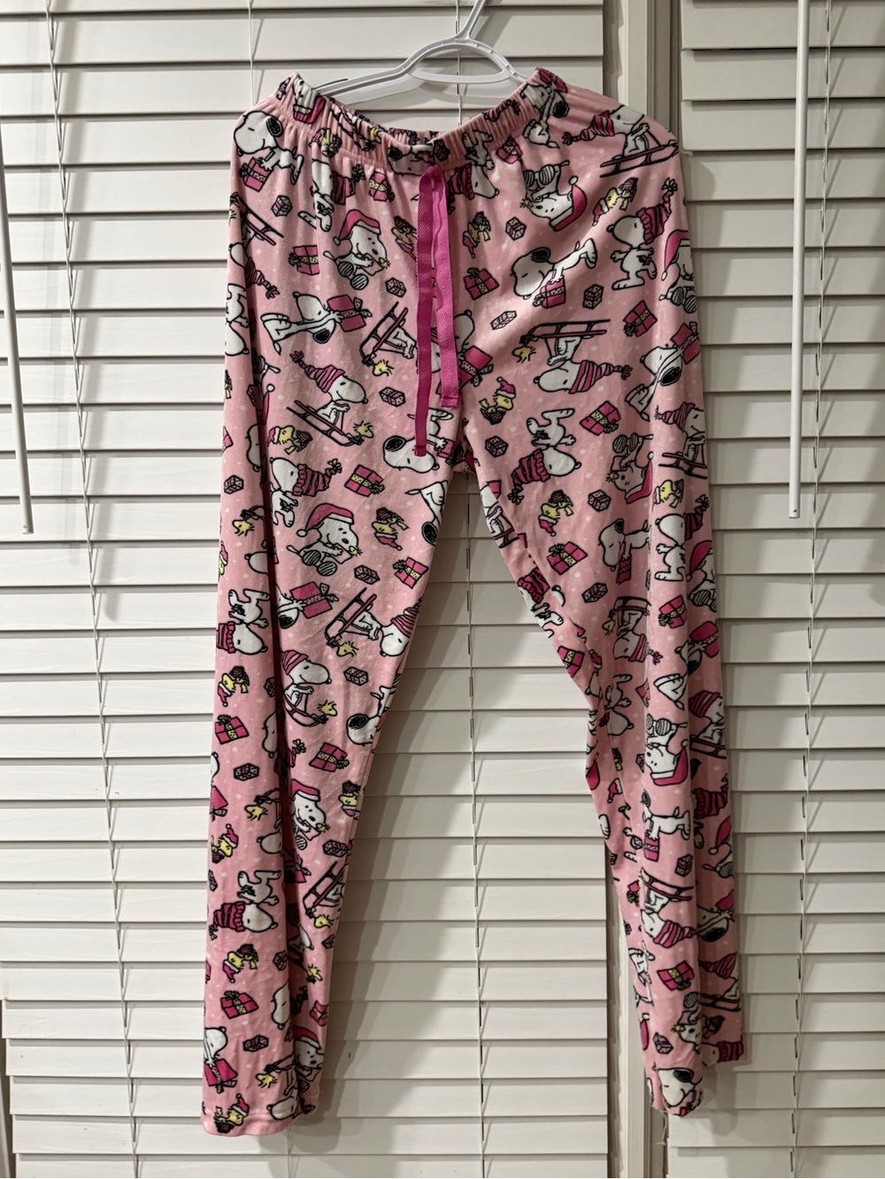 Peanuts Women's Pink Floral Sleep Top 🩷 Size Medium